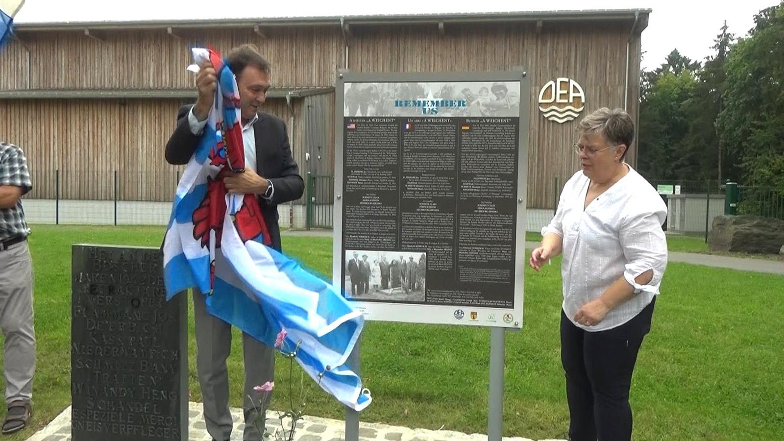 Eng nei Gedenktafel beim Monument zu Déierbech